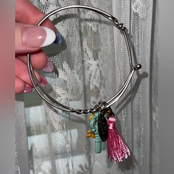 Plunder Silver Vintage Charm 

Comes with Plunder Box - Picture 4 of 4